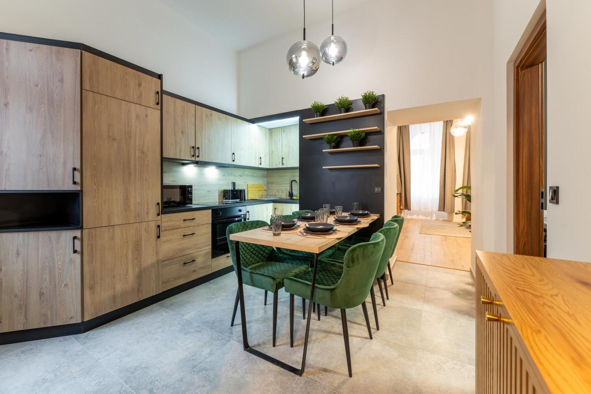 Stylish Superior Apartment ,2 Bedrooms, 3 Ac, Metro 2 Min, Prime Central Location Budapest, Guest Favorite — Photos 2